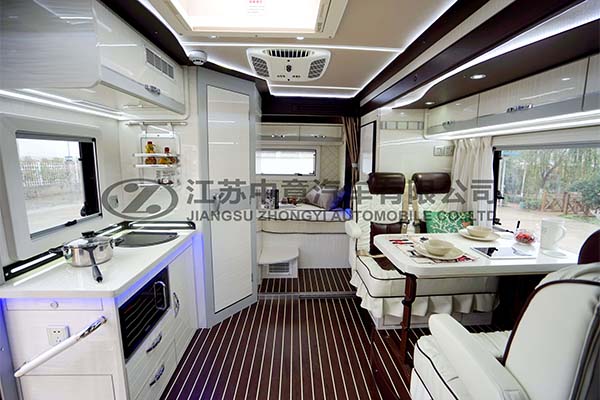 中意SZY5045XLJN2欧胜双拓展自动挡依维柯C型房车