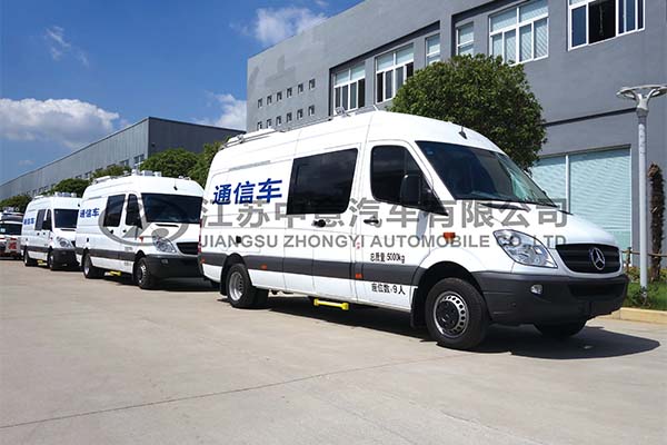 通信车发车现场